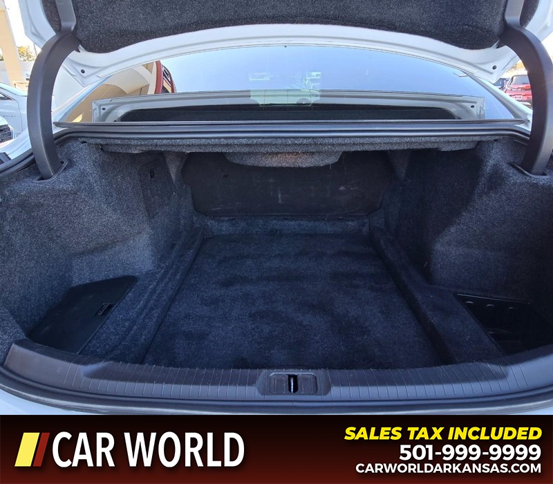 Cadillac ATS Sedan Vehicle Full-screen Gallery Image 13