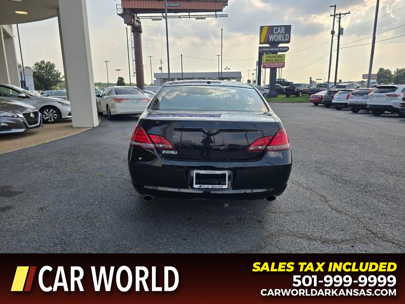 Toyota Avalon Vehicle Full-screen Gallery Image 5