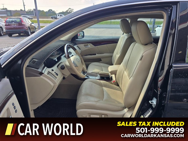 Toyota Avalon Vehicle Full-screen Gallery Image 8