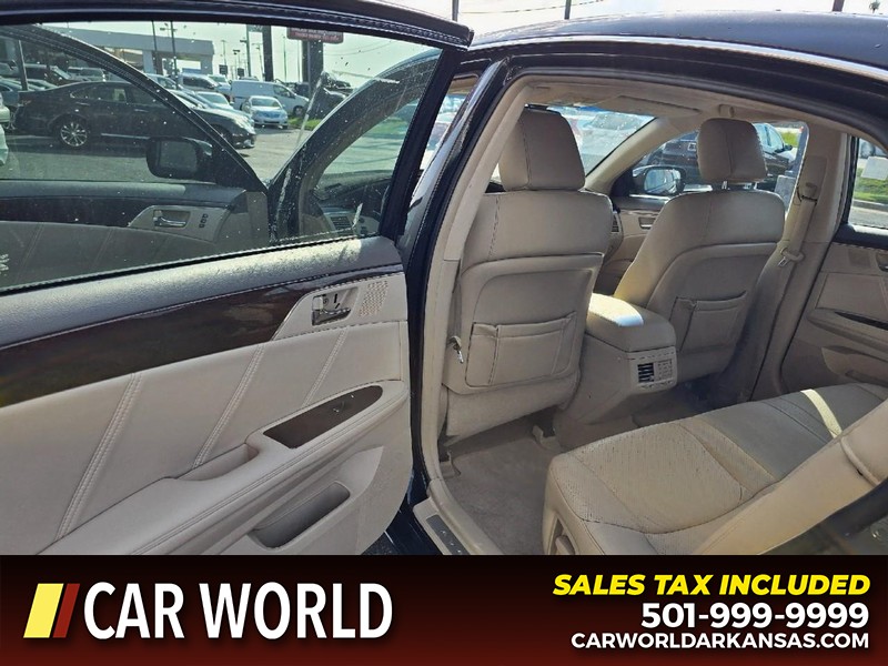 Toyota Avalon Vehicle Full-screen Gallery Image 9