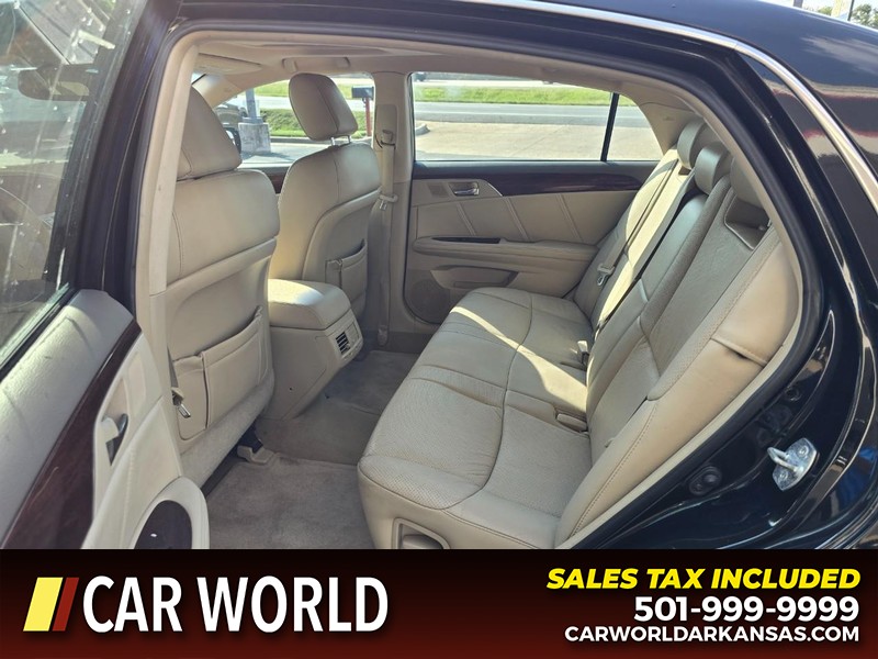 Toyota Avalon Vehicle Full-screen Gallery Image 10
