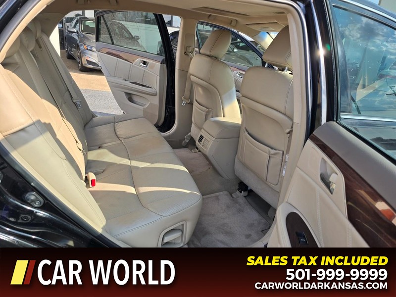 Toyota Avalon Vehicle Full-screen Gallery Image 12