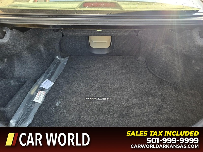 Toyota Avalon Vehicle Full-screen Gallery Image 13