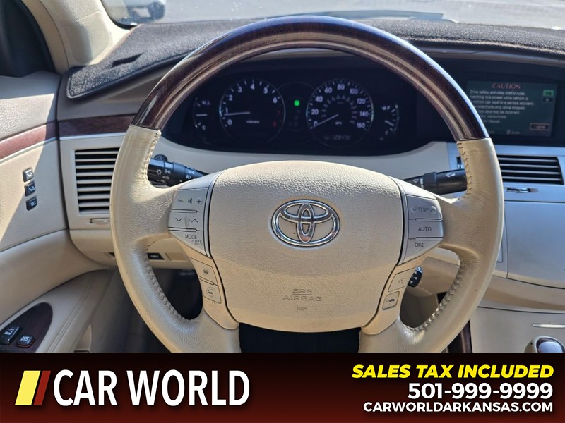 Toyota Avalon Vehicle Full-screen Gallery Image 14