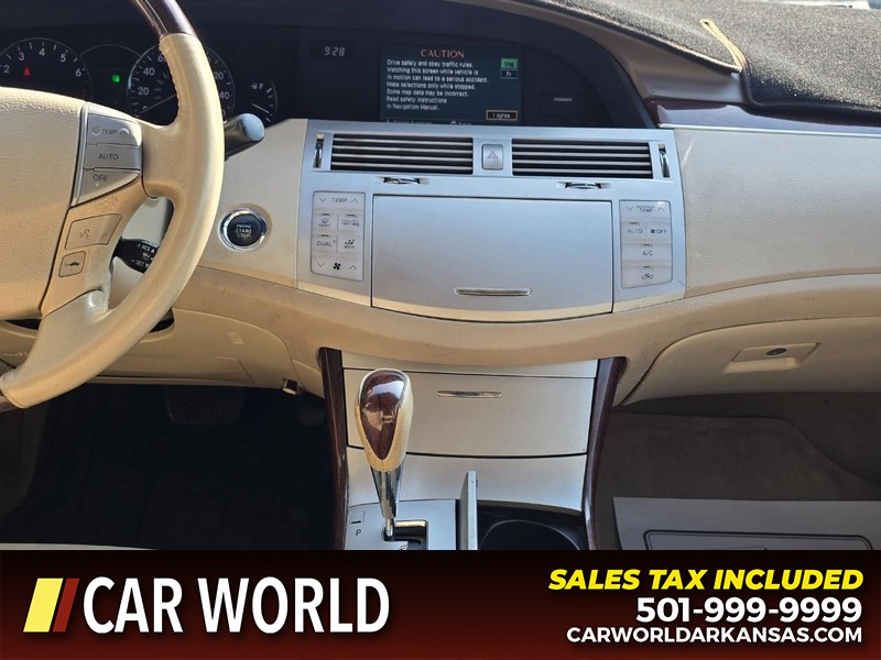 Toyota Avalon Vehicle Full-screen Gallery Image 17