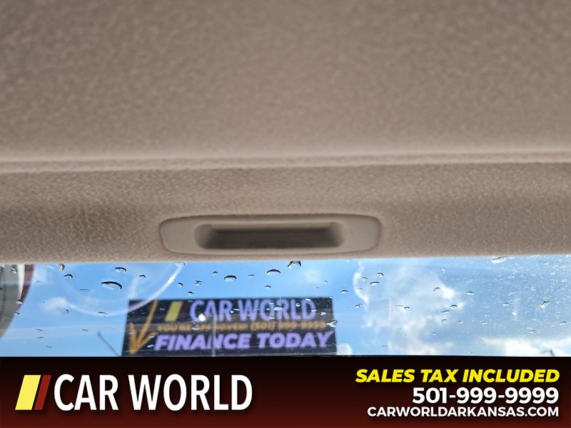 Toyota Avalon Vehicle Full-screen Gallery Image 18