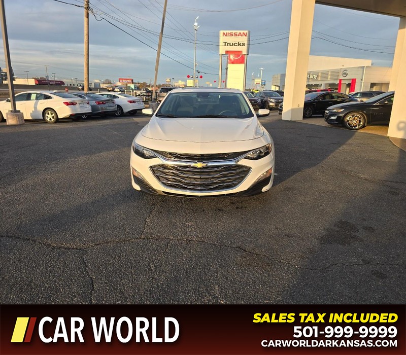 Chevrolet Malibu Vehicle Full-screen Gallery Image 2