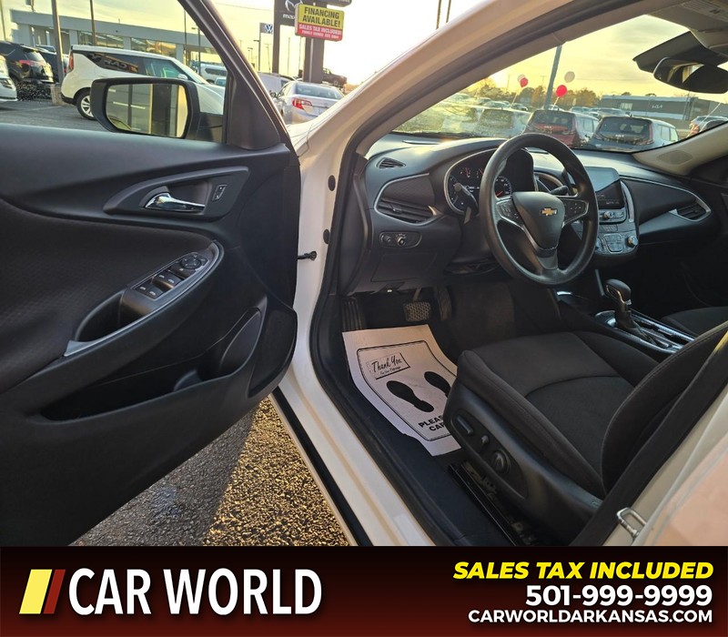 Chevrolet Malibu Vehicle Full-screen Gallery Image 7