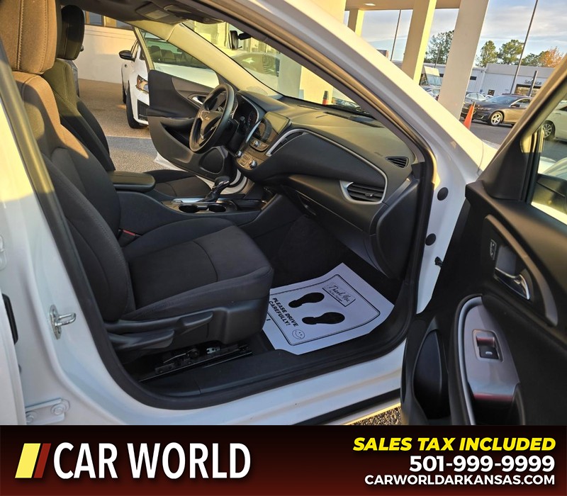 Chevrolet Malibu Vehicle Full-screen Gallery Image 11