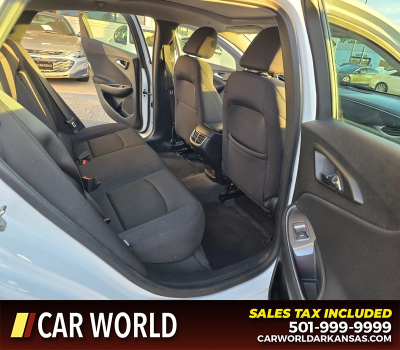 Chevrolet Malibu Vehicle Full-screen Gallery Image 12