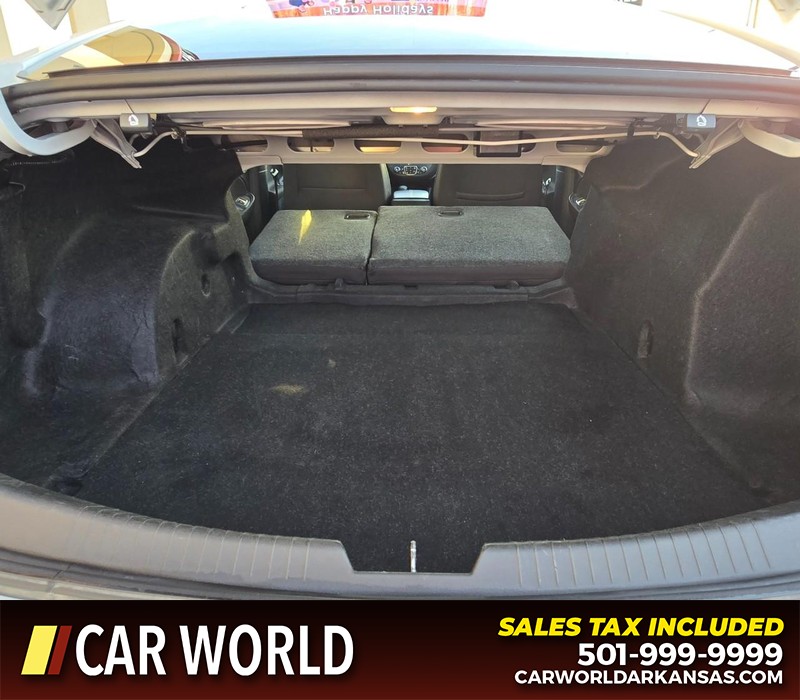 Chevrolet Malibu Vehicle Full-screen Gallery Image 14