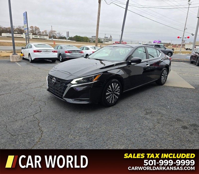 Nissan Altima Vehicle Full-screen Gallery Image 3