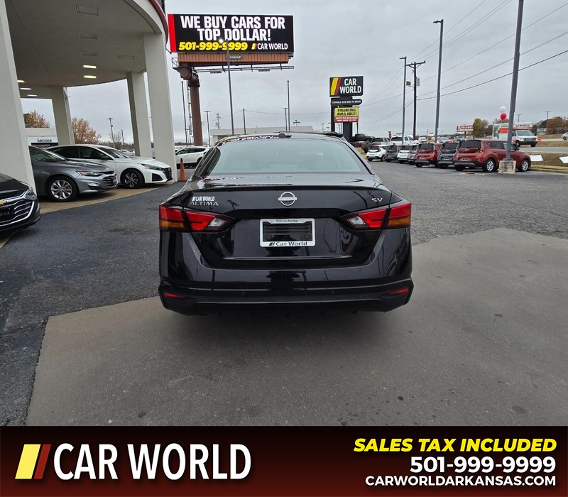 Nissan Altima Vehicle Full-screen Gallery Image 5