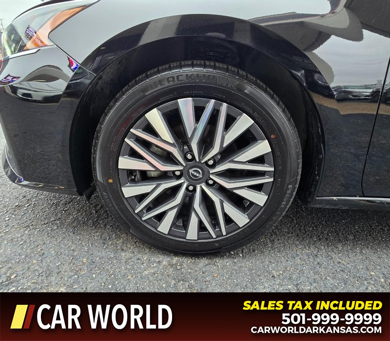 Nissan Altima Vehicle Full-screen Gallery Image 6