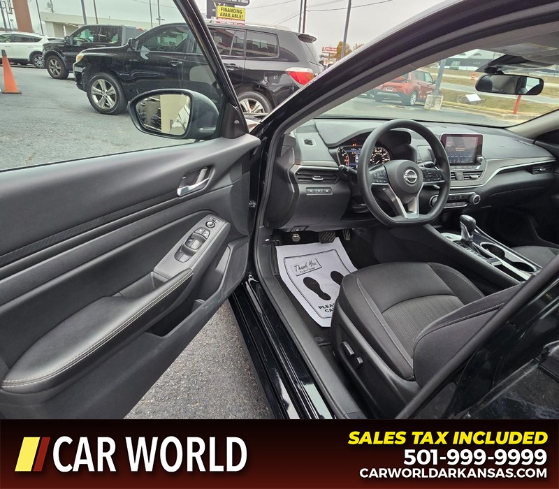 Nissan Altima Vehicle Full-screen Gallery Image 7