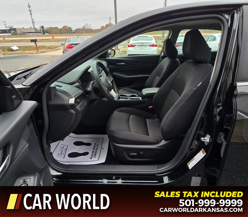 Nissan Altima Vehicle Full-screen Gallery Image 8