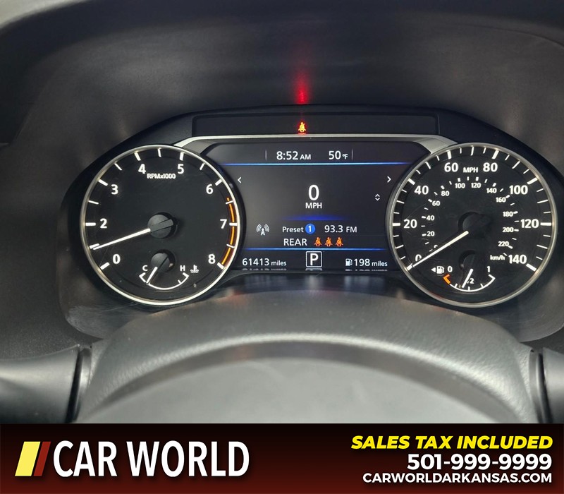 Nissan Altima Vehicle Full-screen Gallery Image 17