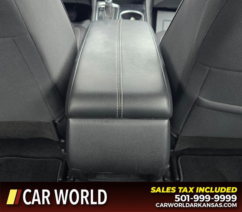 Nissan Altima Vehicle Full-screen Gallery Image 19