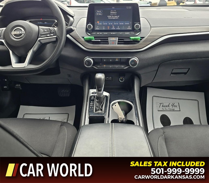 Nissan Altima Vehicle Full-screen Gallery Image 18