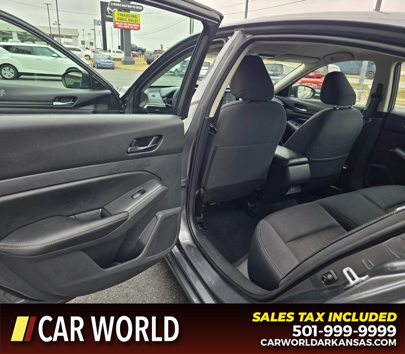 Nissan Altima Vehicle Full-screen Gallery Image 9