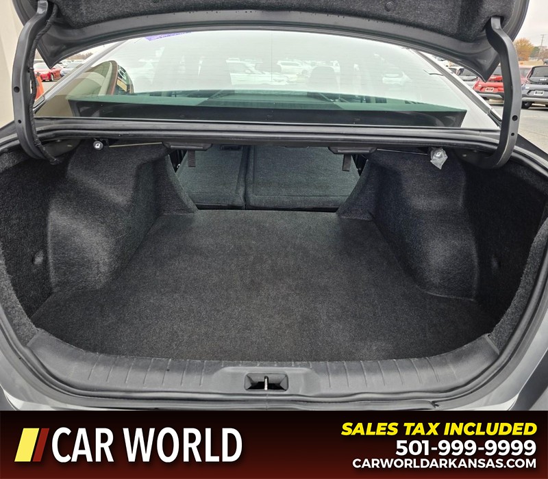 Nissan Altima Vehicle Full-screen Gallery Image 14