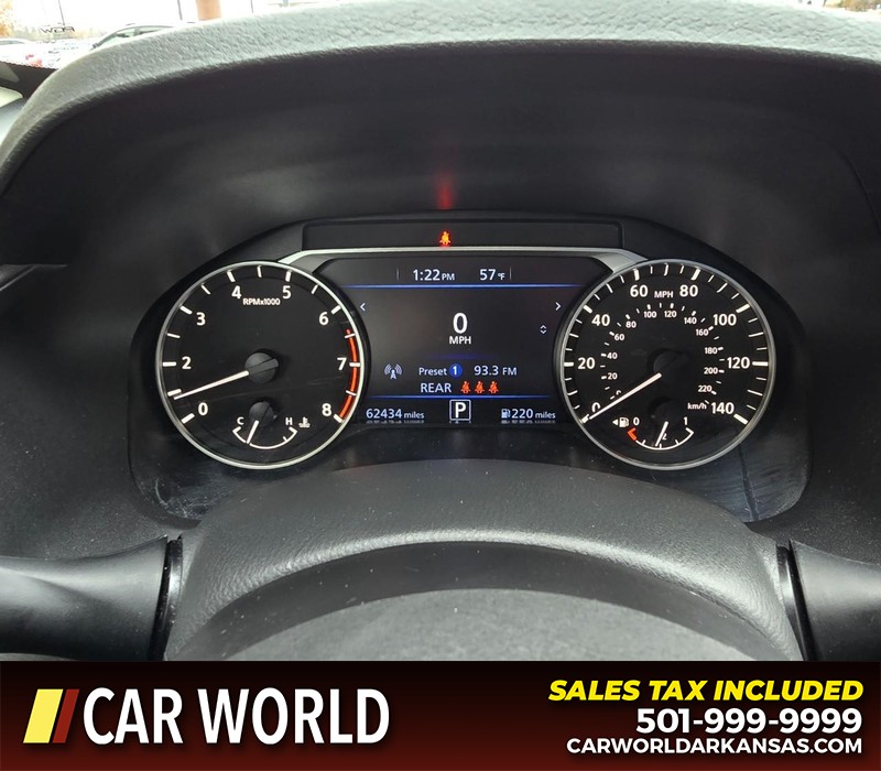 Nissan Altima Vehicle Full-screen Gallery Image 17