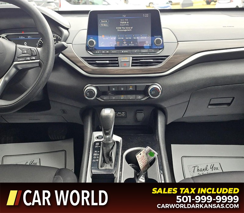 Nissan Altima Vehicle Full-screen Gallery Image 18