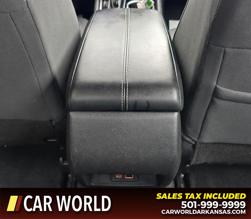 Nissan Altima Vehicle Full-screen Gallery Image 19