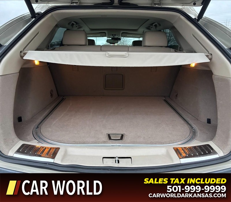 Cadillac SRX Vehicle Full-screen Gallery Image 6