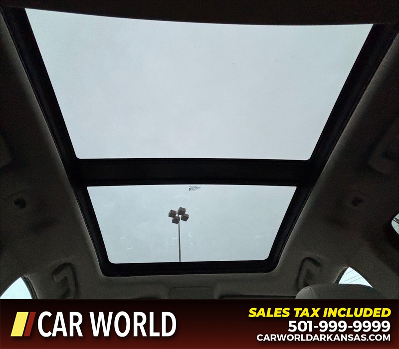 Cadillac SRX Vehicle Full-screen Gallery Image 12