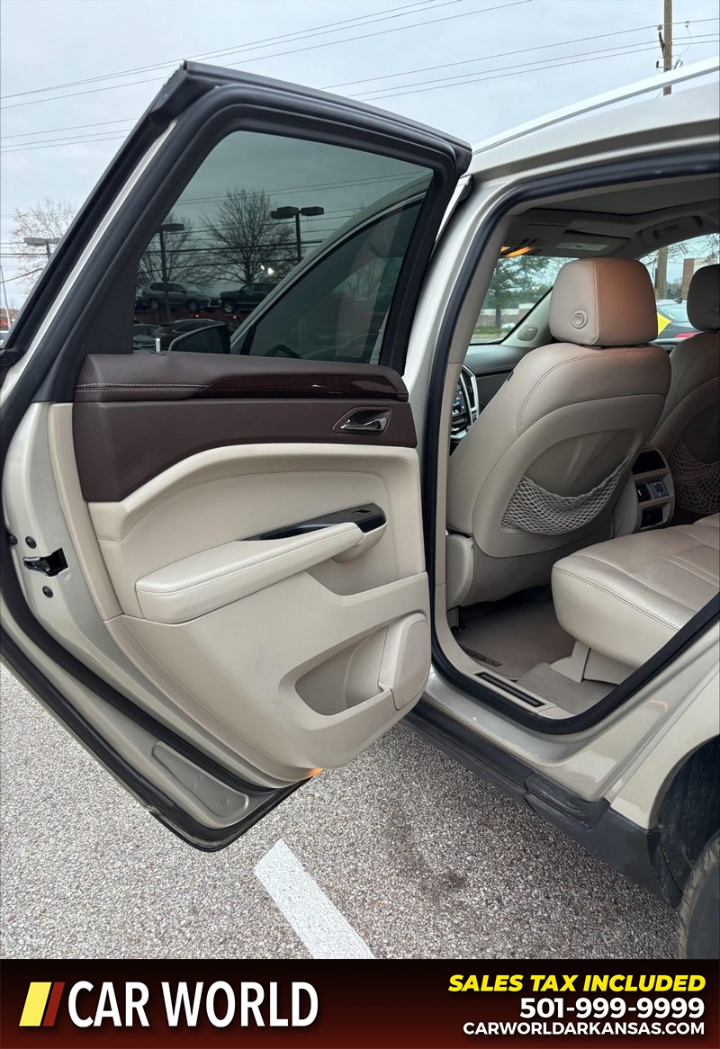 Cadillac SRX Vehicle Full-screen Gallery Image 15