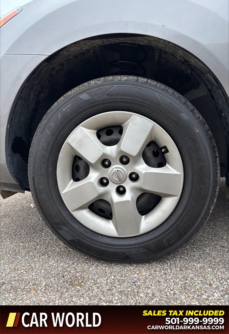 Nissan Rogue Select Vehicle Full-screen Gallery Image 11