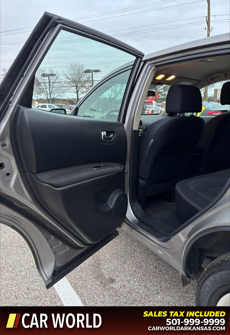 Nissan Rogue Select Vehicle Full-screen Gallery Image 14