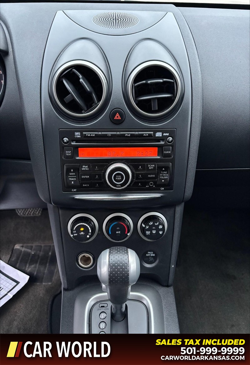 Nissan Rogue Select Vehicle Full-screen Gallery Image 17