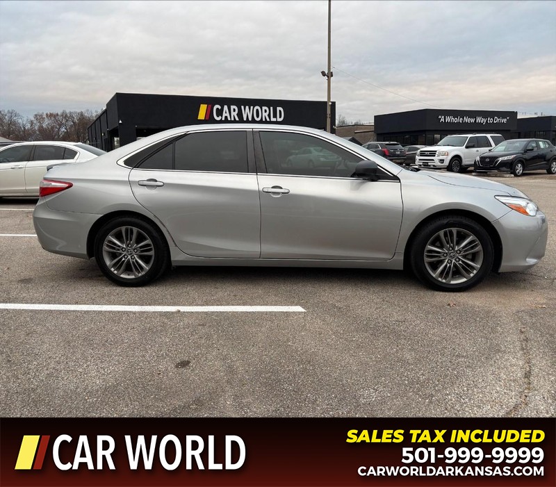 Toyota Camry Hybrid Vehicle Full-screen Gallery Image 2