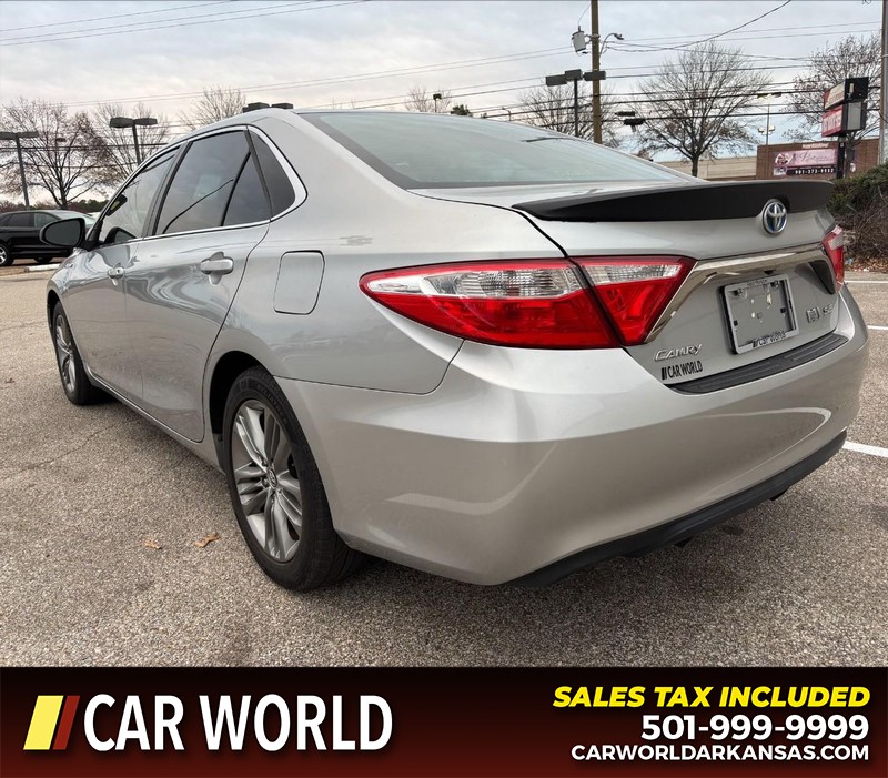 Toyota Camry Hybrid Vehicle Full-screen Gallery Image 7