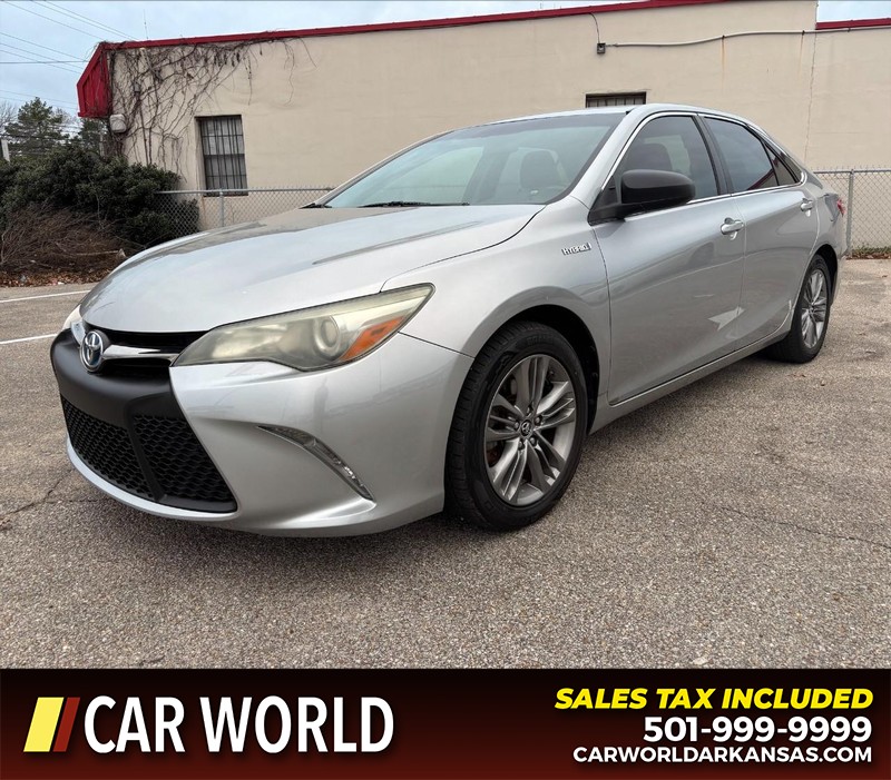 Toyota Camry Hybrid Vehicle Full-screen Gallery Image 9