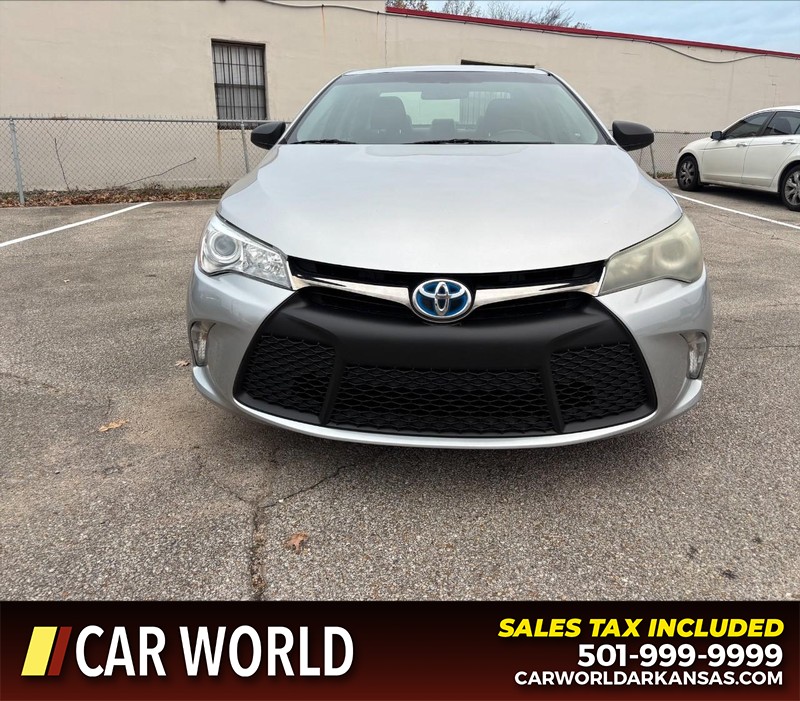 Toyota Camry Hybrid Vehicle Full-screen Gallery Image 10