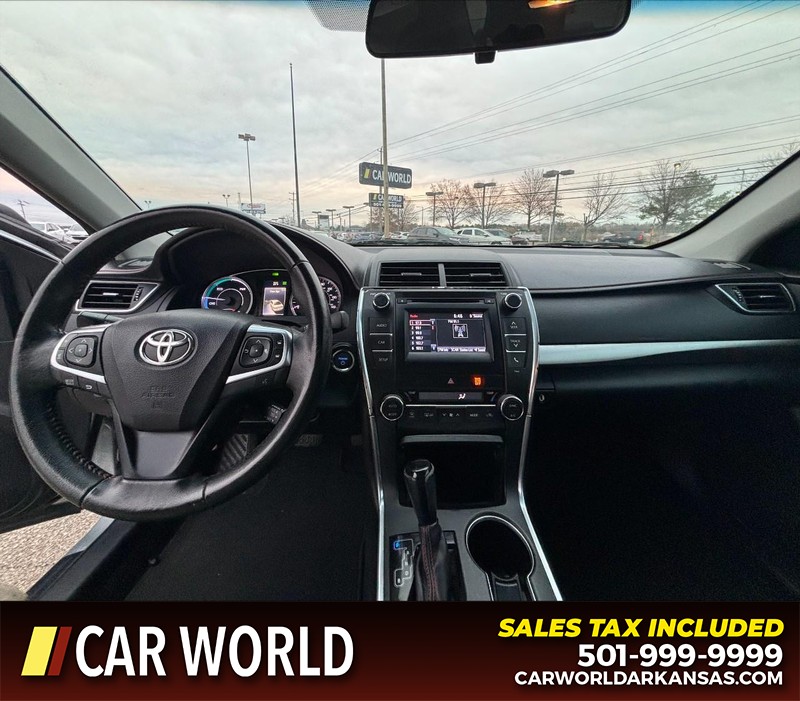 Toyota Camry Hybrid Vehicle Full-screen Gallery Image 16