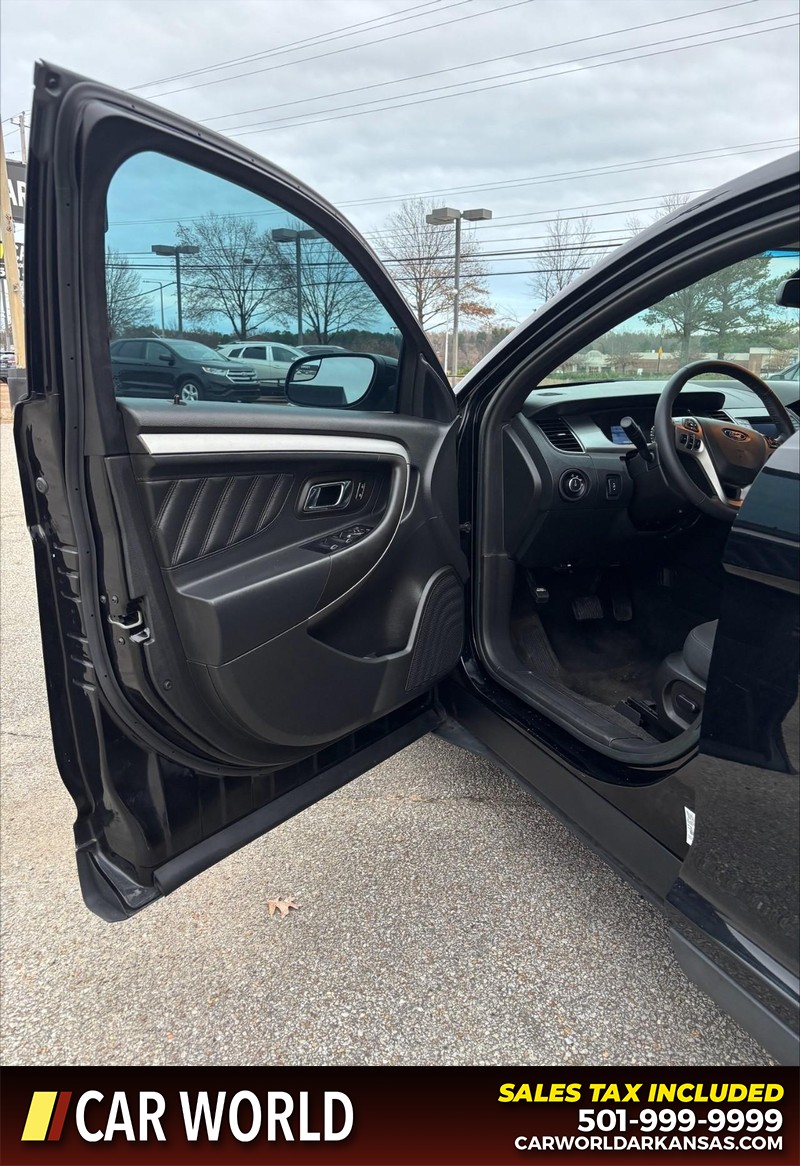 Ford Taurus Vehicle Full-screen Gallery Image 12