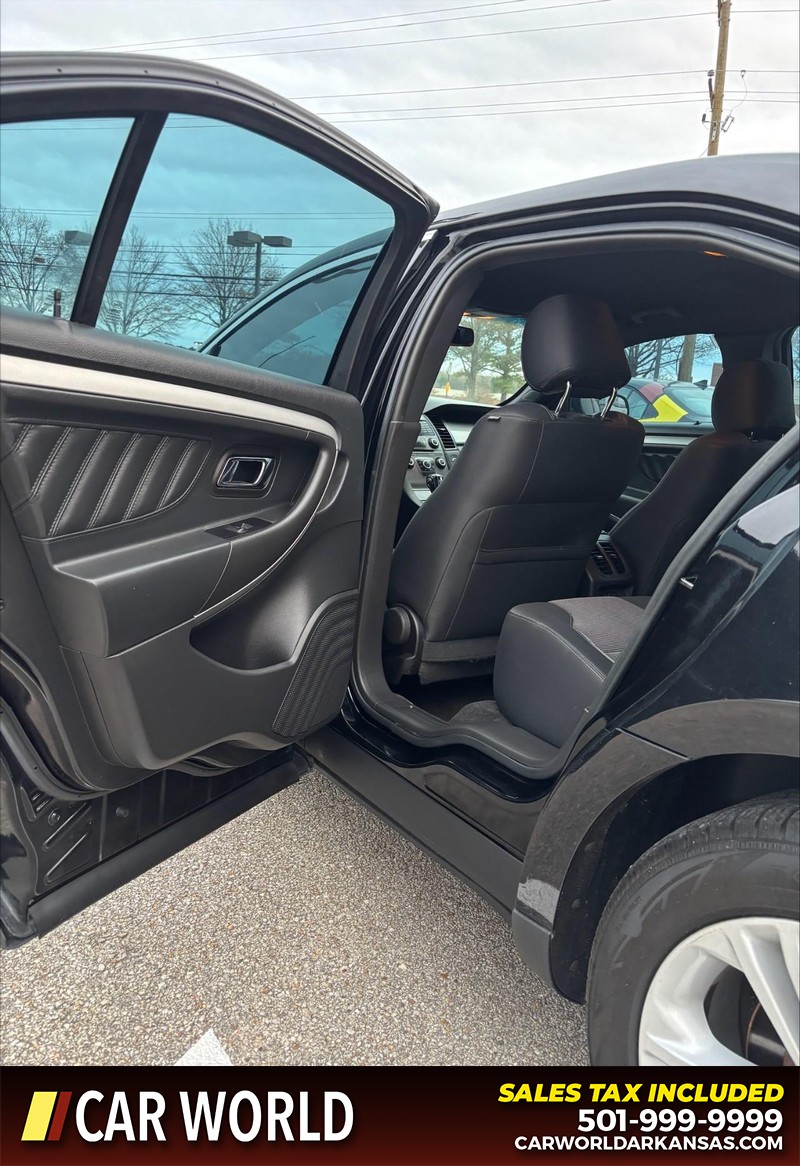 Ford Taurus Vehicle Full-screen Gallery Image 14