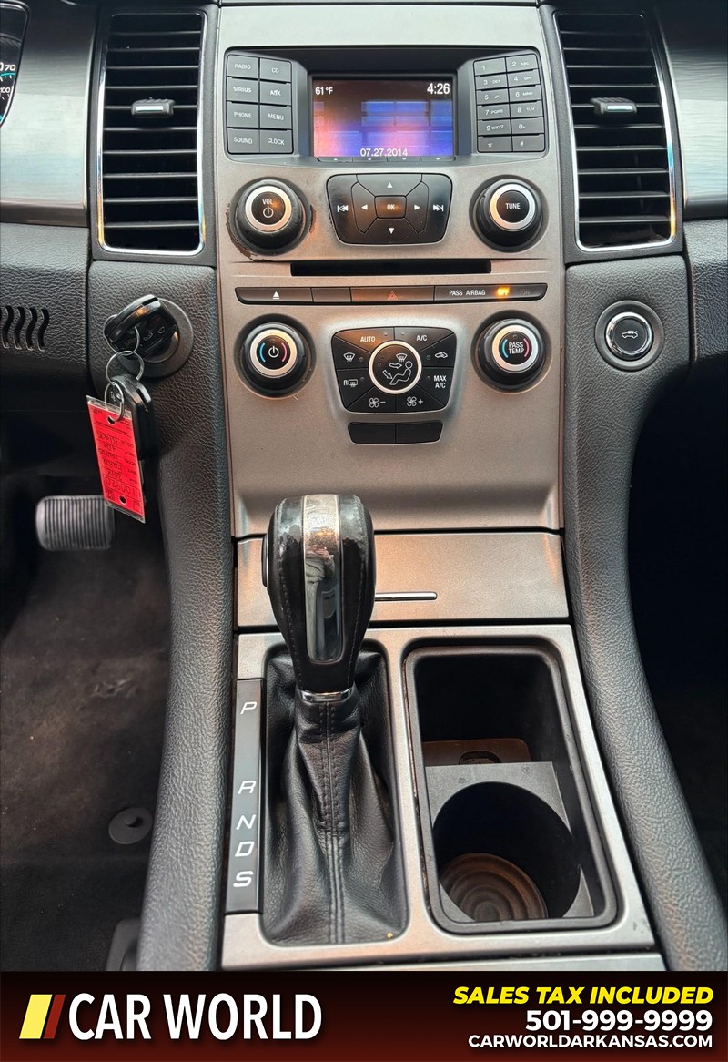 Ford Taurus Vehicle Full-screen Gallery Image 17