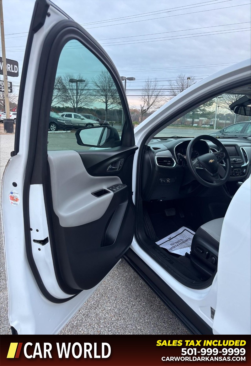 Chevrolet Equinox Vehicle Full-screen Gallery Image 12