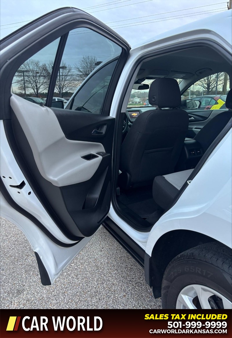 Chevrolet Equinox Vehicle Full-screen Gallery Image 14