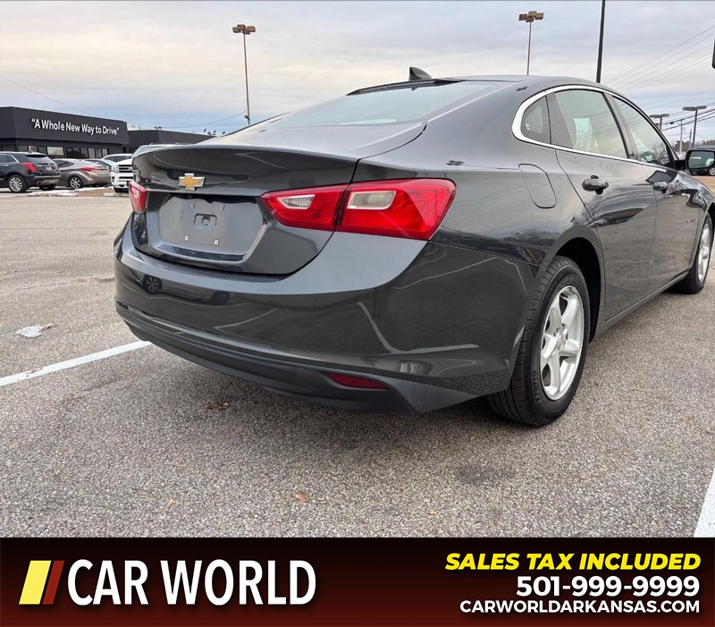 Chevrolet Malibu Vehicle Full-screen Gallery Image 3