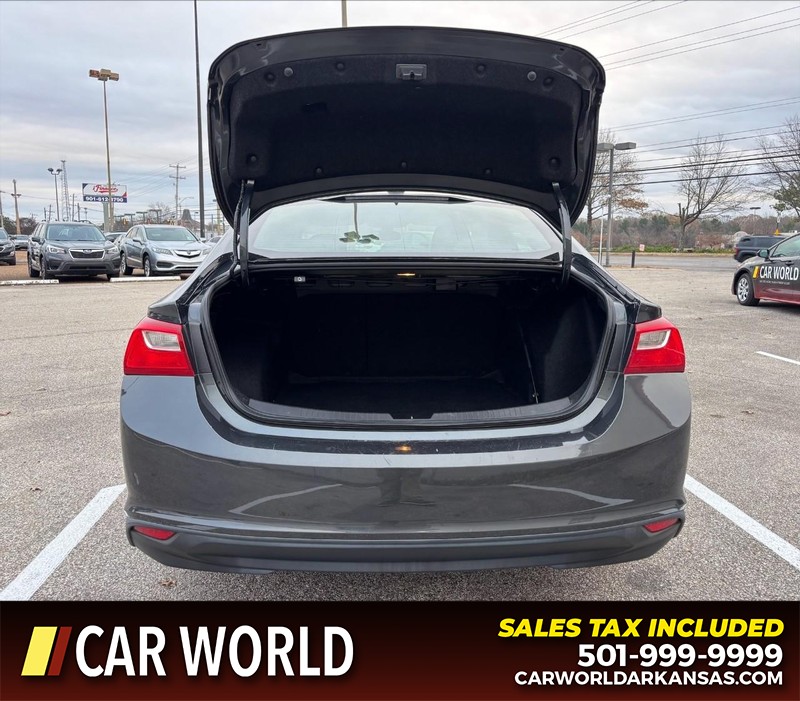 Chevrolet Malibu Vehicle Full-screen Gallery Image 5