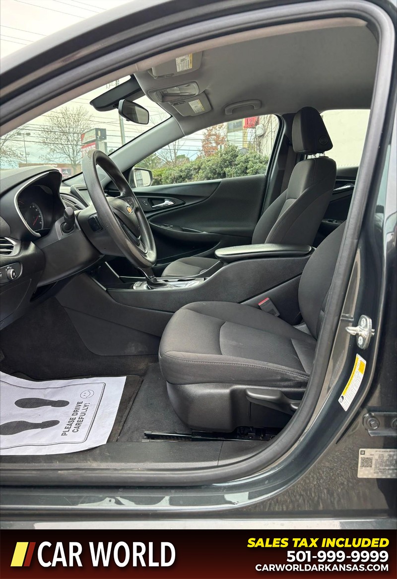 Chevrolet Malibu Vehicle Full-screen Gallery Image 13