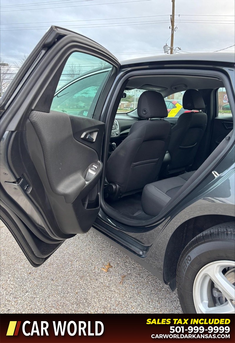 Chevrolet Malibu Vehicle Full-screen Gallery Image 14