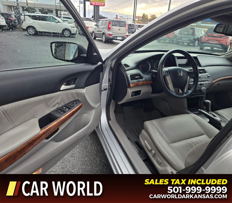 Honda Accord Sedan Vehicle Full-screen Gallery Image 7