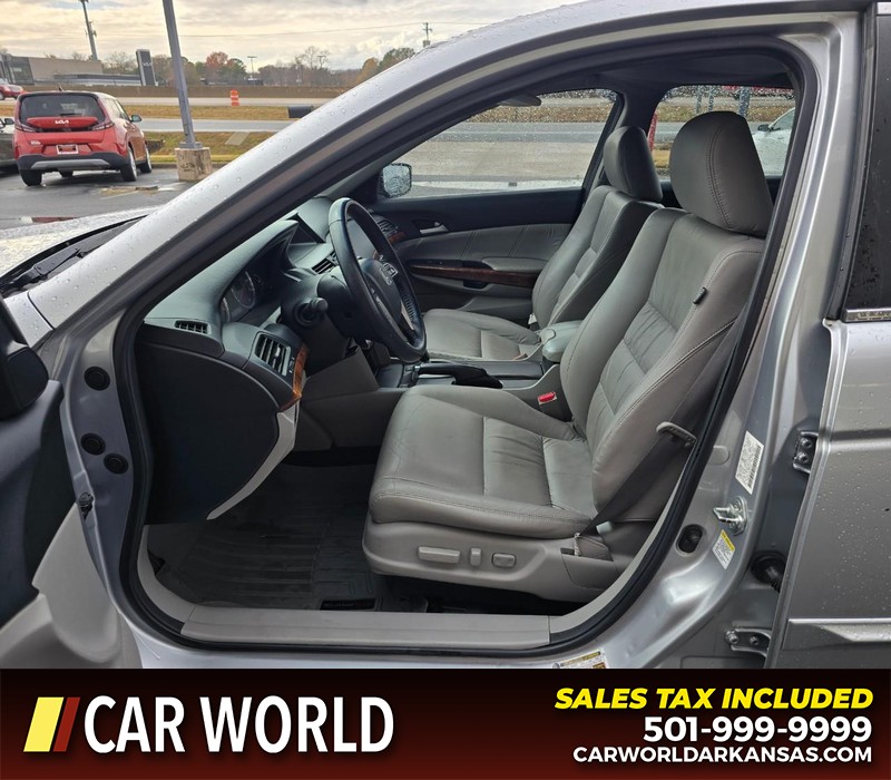 Honda Accord Sedan Vehicle Full-screen Gallery Image 8